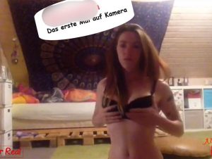 Nicky Foxx Porno Video: Mein allererstes Video. Selbstbefrie***ng vom Feinsten. (2018)